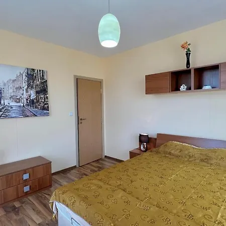 Apartment Bratanov Azuro *